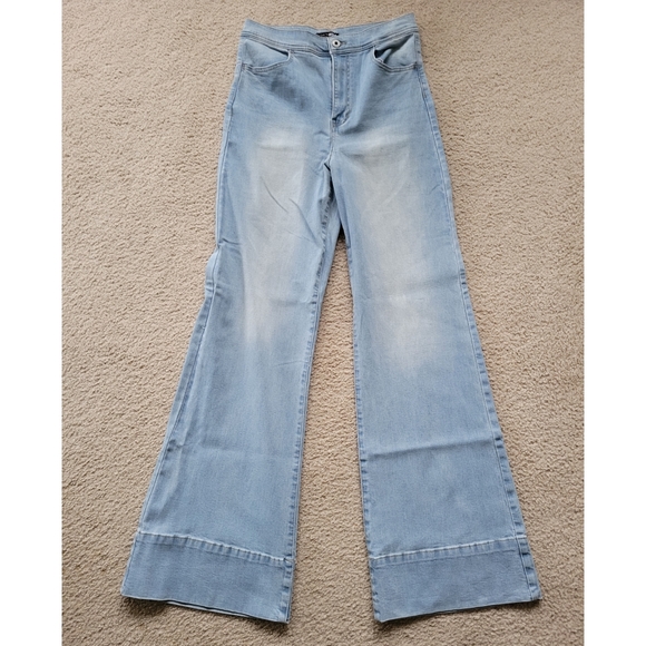 FashionNova Fifth Avenue Wide Leg Jeans - Picture 3 of 5